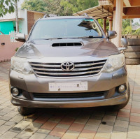Grey Toyota Fortuner 4x2 mt