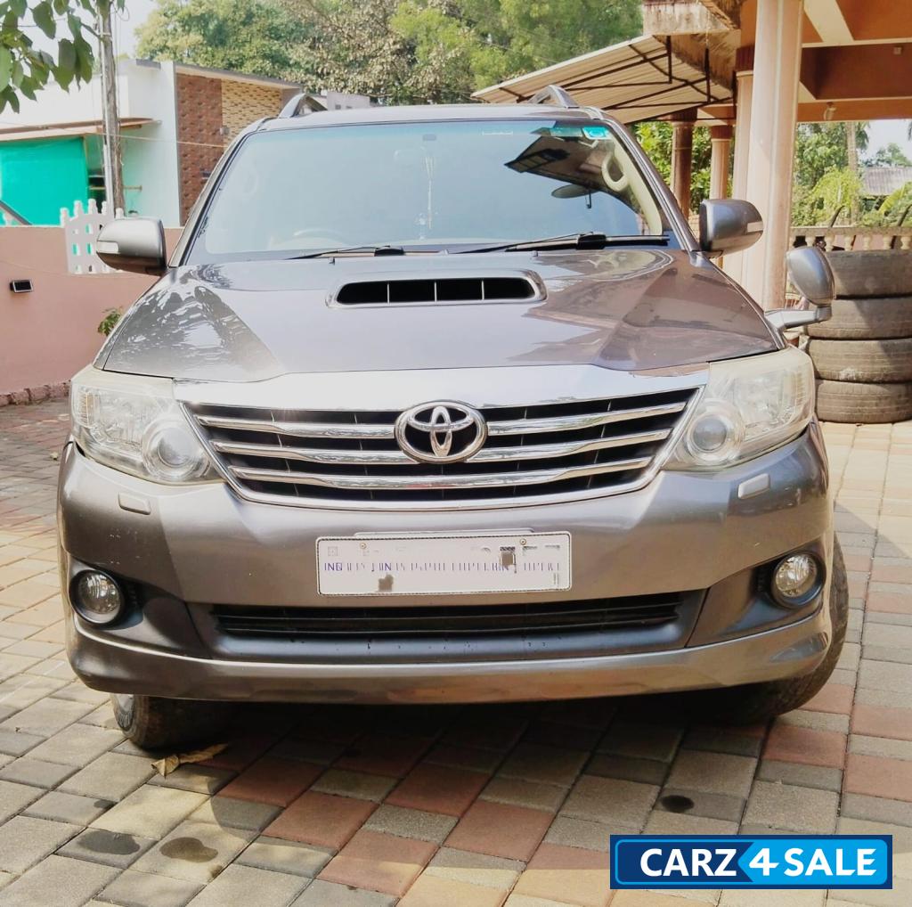 Grey Toyota Fortuner 4x2 mt