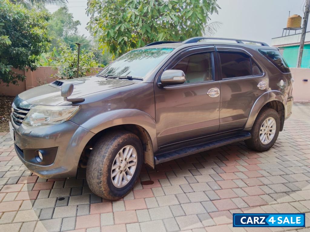 Grey Toyota Fortuner 4x2 mt