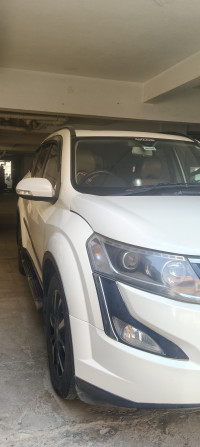 Mahindra XUV 500 W11