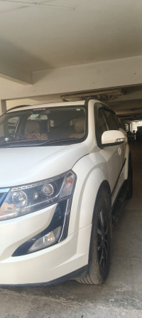 Mahindra XUV 500 W11