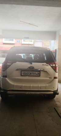 Mahindra XUV 500 W11