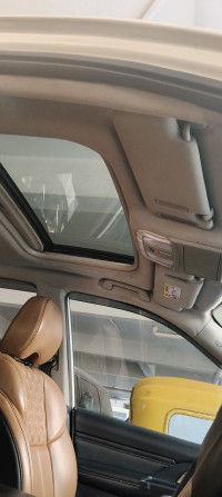 Mahindra XUV 500 W11