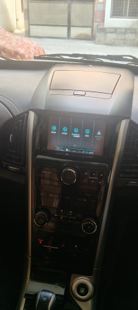 Mahindra XUV 500 W11