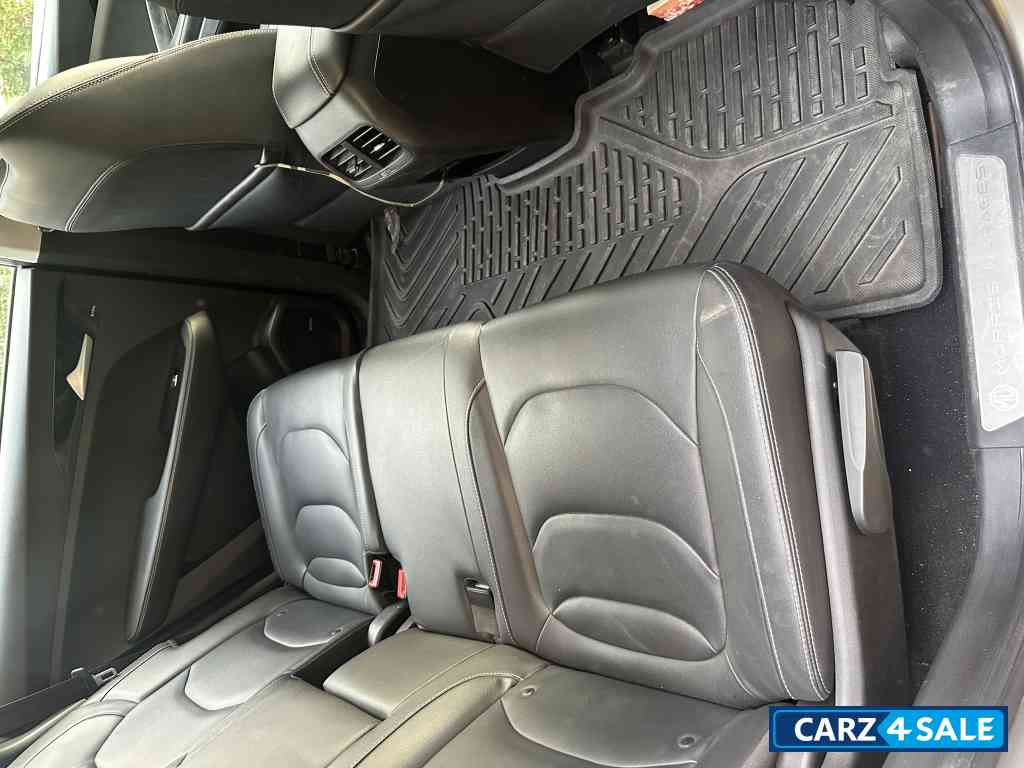 Aura Grey MG Hector Sharp 1.5 DCT petrol