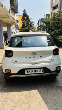 White Hyundai Venue 1.OL Turbo GDI SX MT