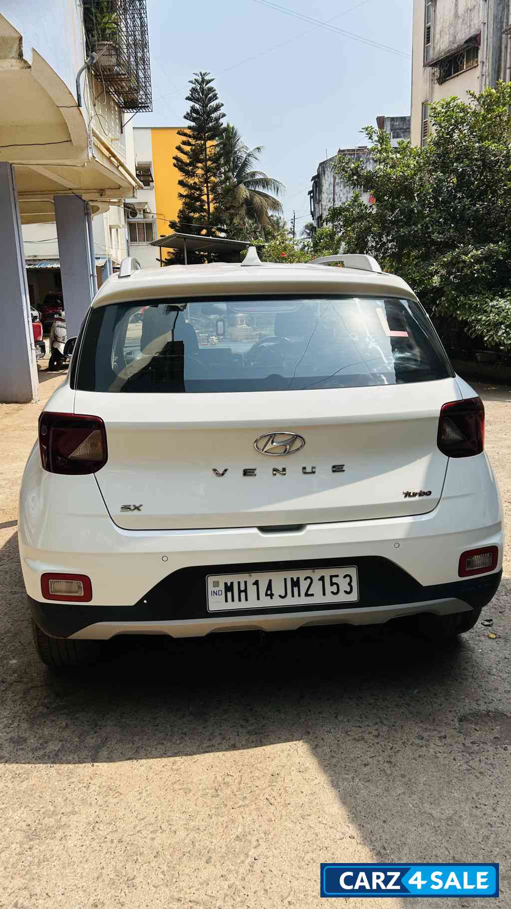 White Hyundai Venue 1.OL Turbo GDI SX MT