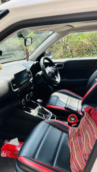 White Hyundai Venue 1.OL Turbo GDI SX MT