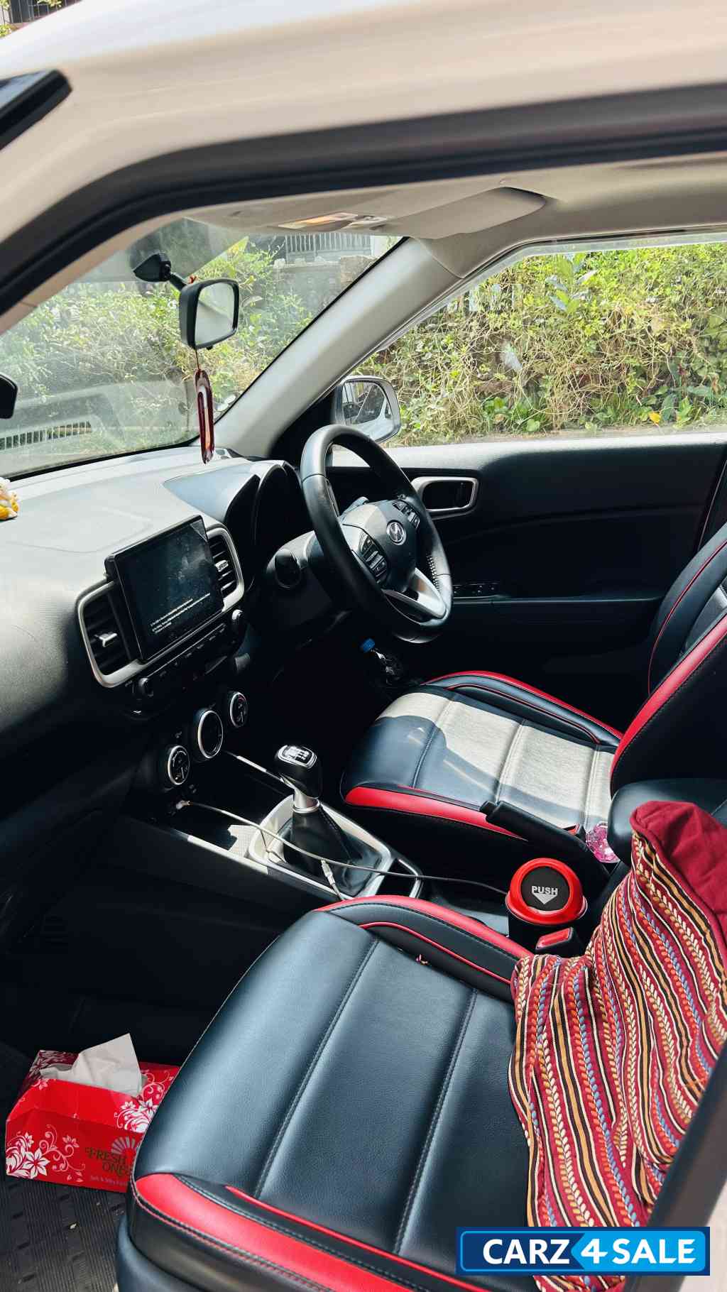 White Hyundai Venue 1.OL Turbo GDI SX MT