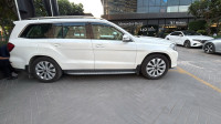 White Mercedes-Benz GLS 400
