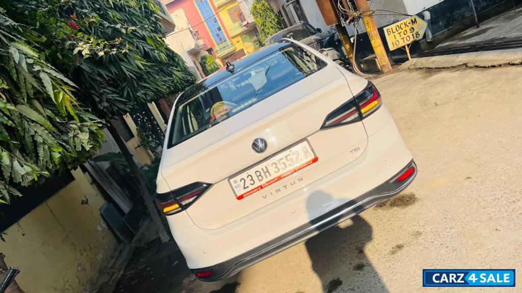 White Volkswagen Virtus Topline 1.0 Automatic