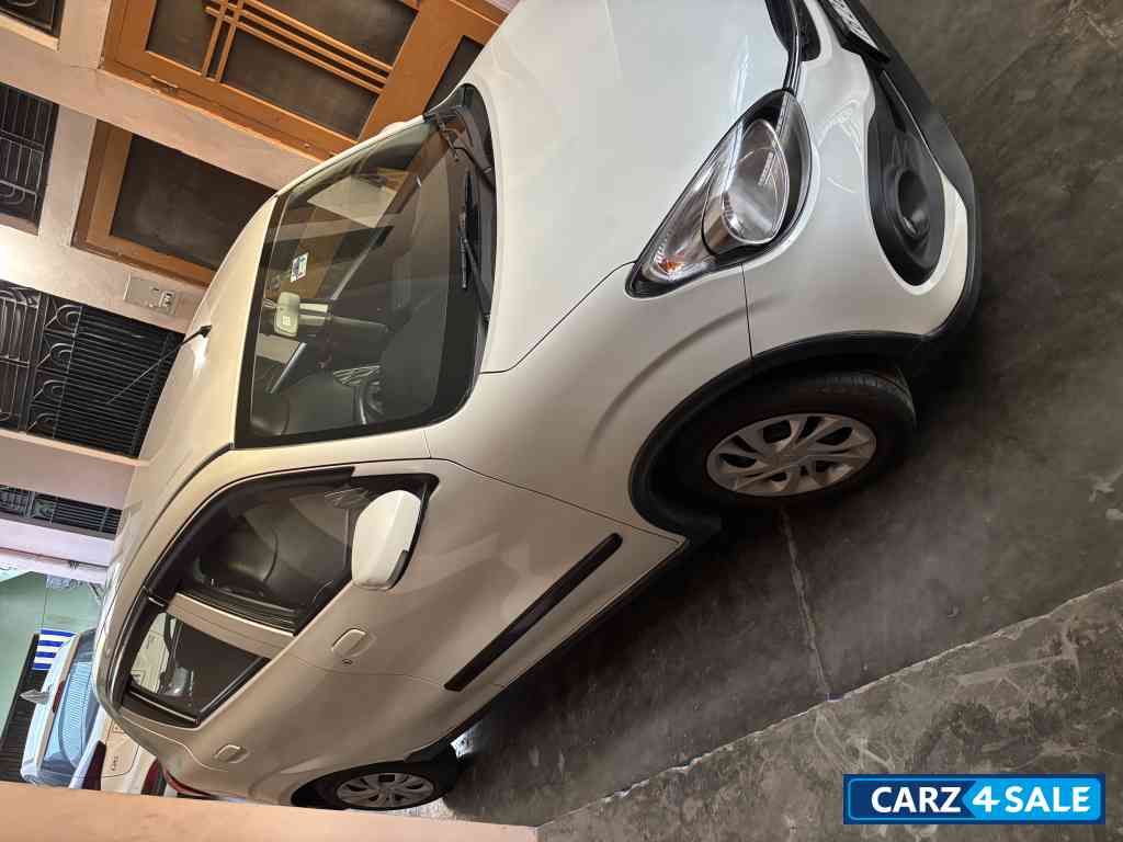 White Maruti Suzuki Celerio zxi