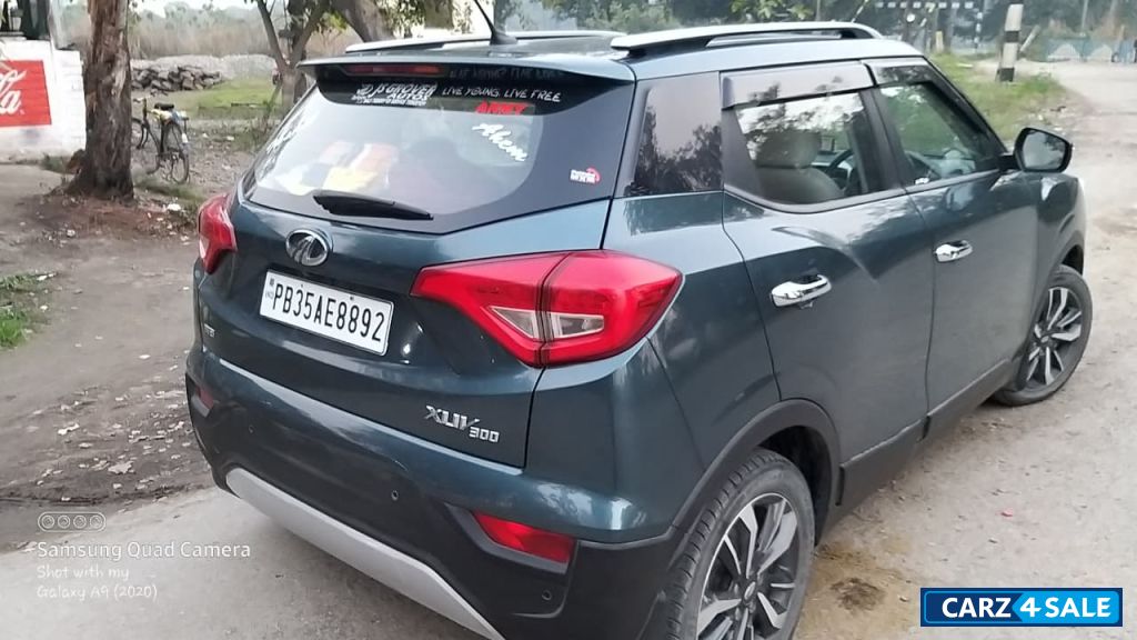 Mahindra XUV300 W8(O) PET BS4 MT