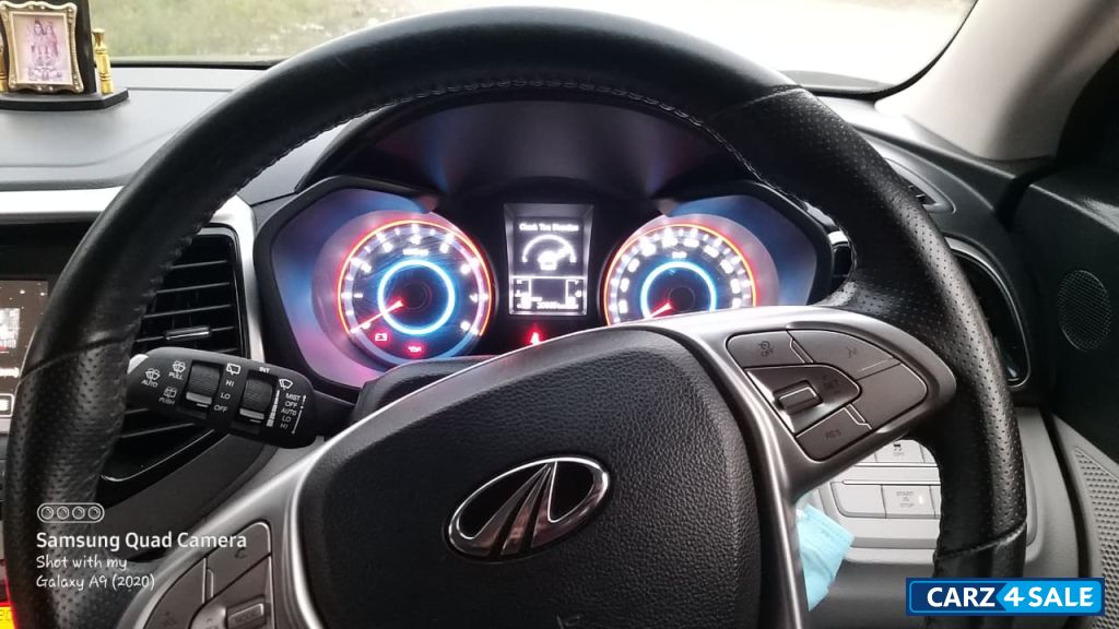 Mahindra XUV300 W8(O) PET BS4 MT