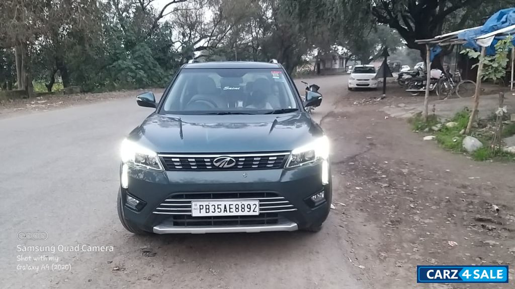 Mahindra XUV300 W8(O) PET BS4 MT