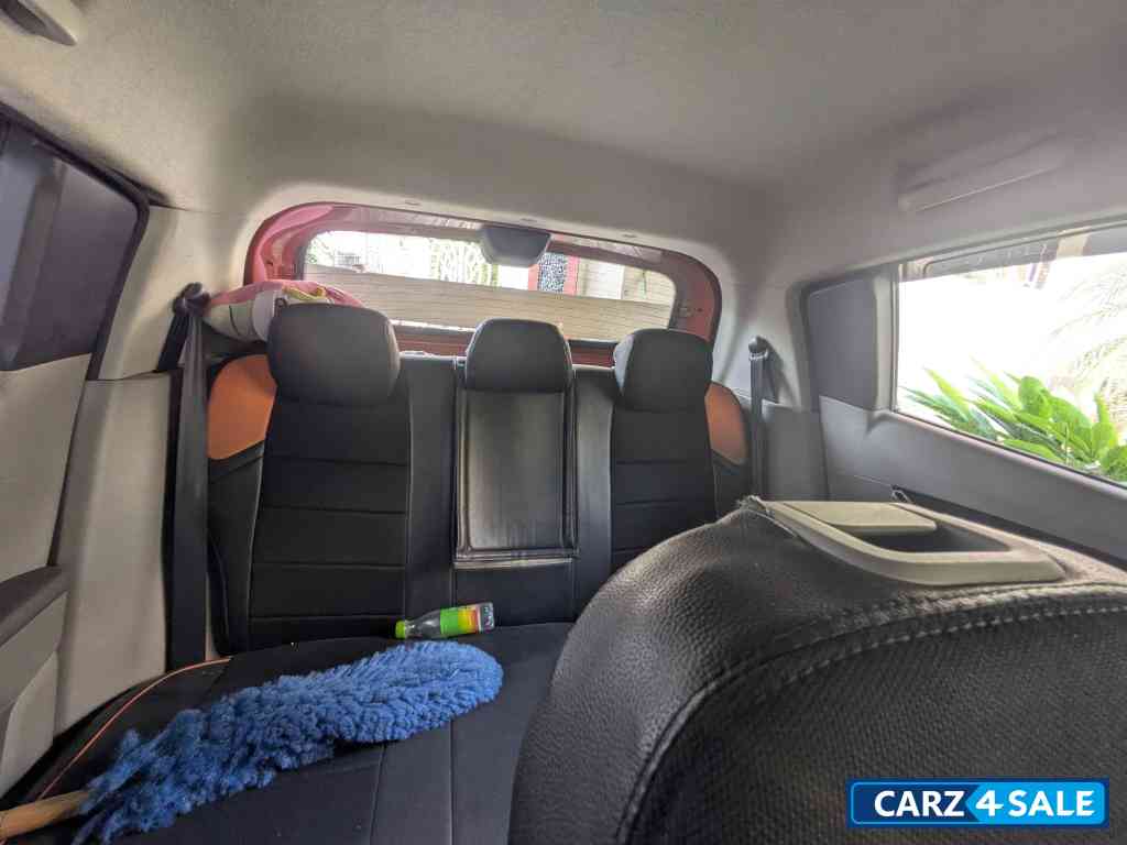 Mahindra KUV100 K6 Mahindra KUV100 K6