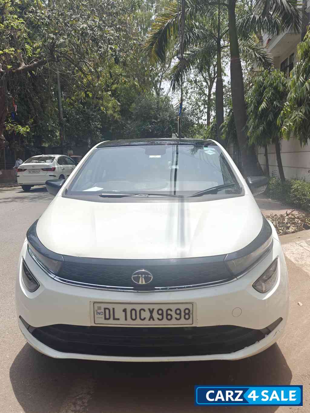 White Tata Altroz XZ+S