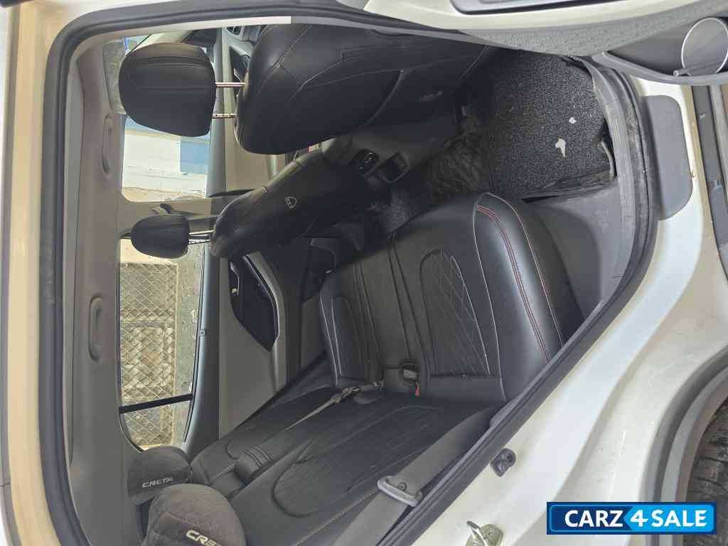 White Hyundai Creta Sx