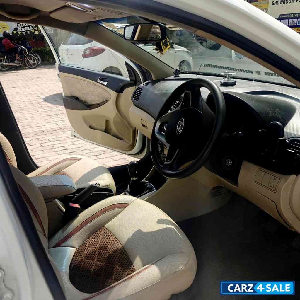 White Hyundai Verna Fluidic 1.6 CRDI EX