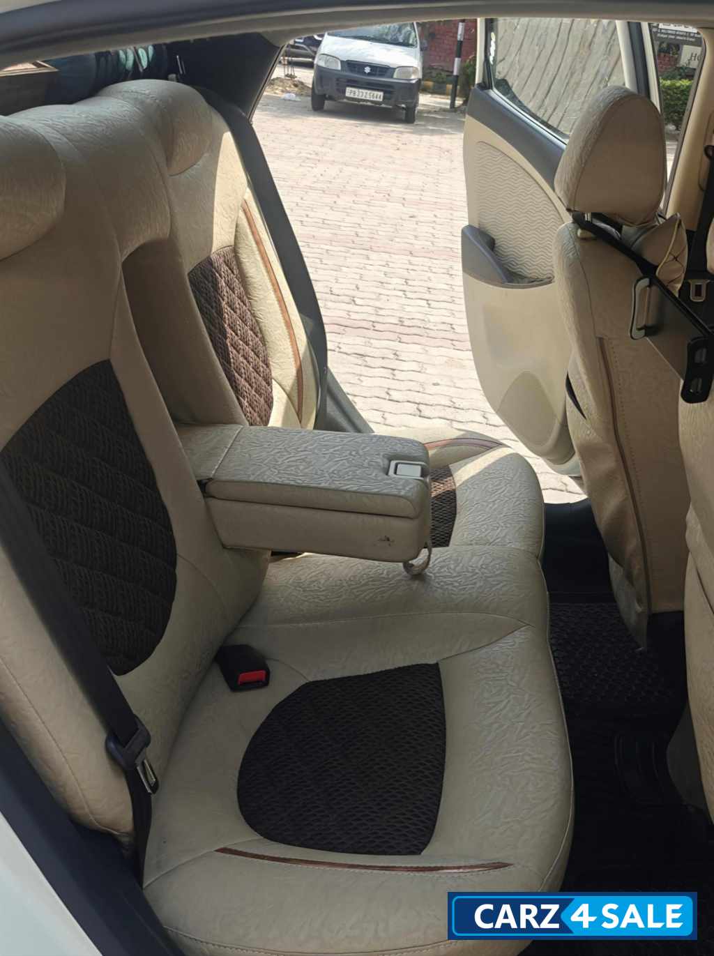 White Hyundai Verna Fluidic 1.6 CRDI EX
