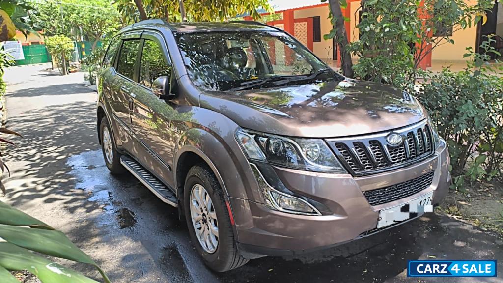 Mahindra XUV 500 W10 AWD