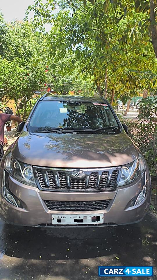 Mahindra XUV 500 W10 AWD