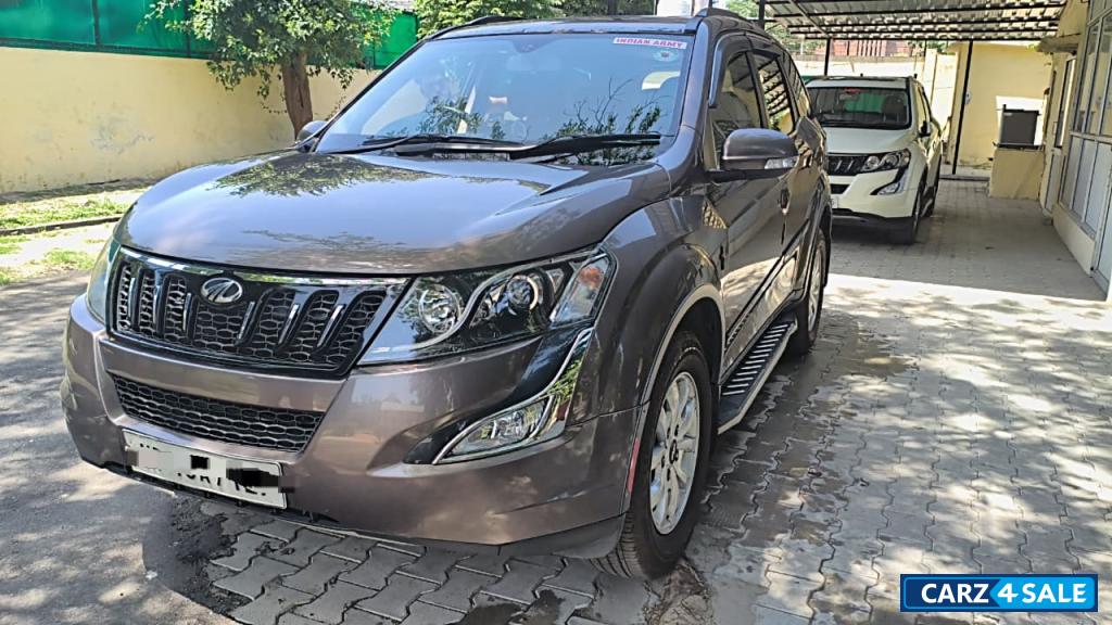 Mahindra XUV 500 W10 AWD