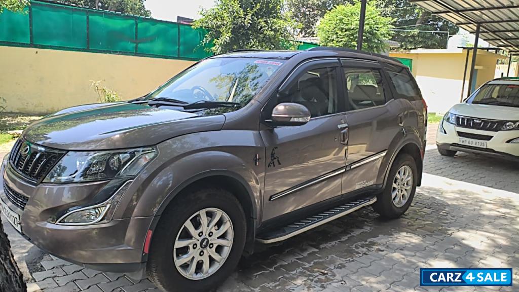 Mahindra XUV 500 W10 AWD