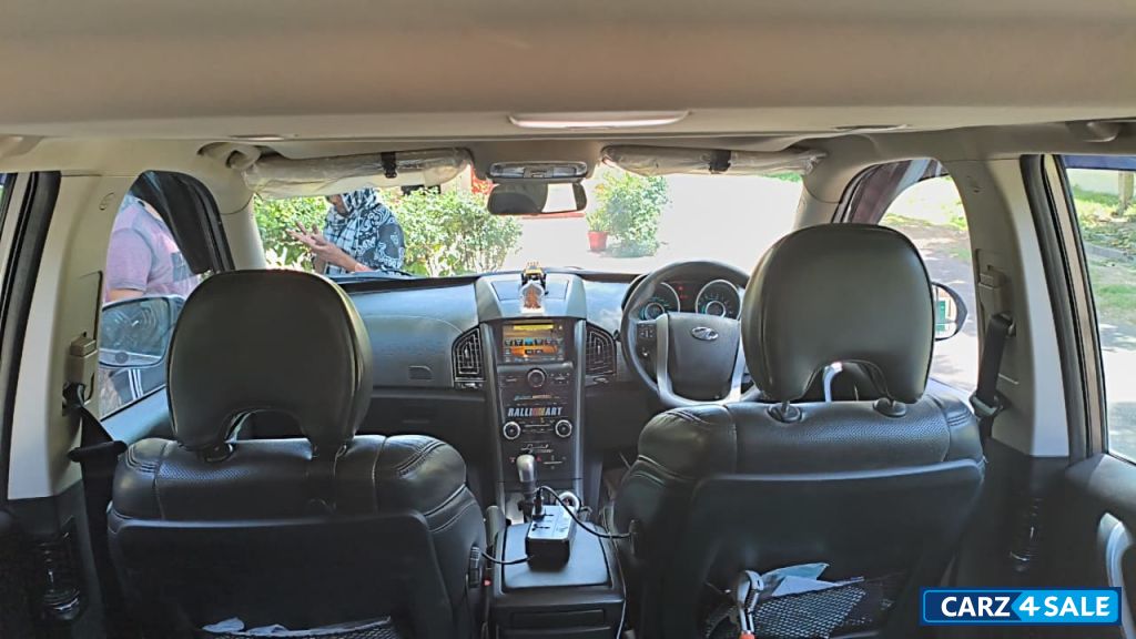 Mahindra XUV 500 W10 AWD
