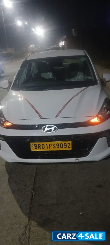 White Hyundai Aura Corporate cng