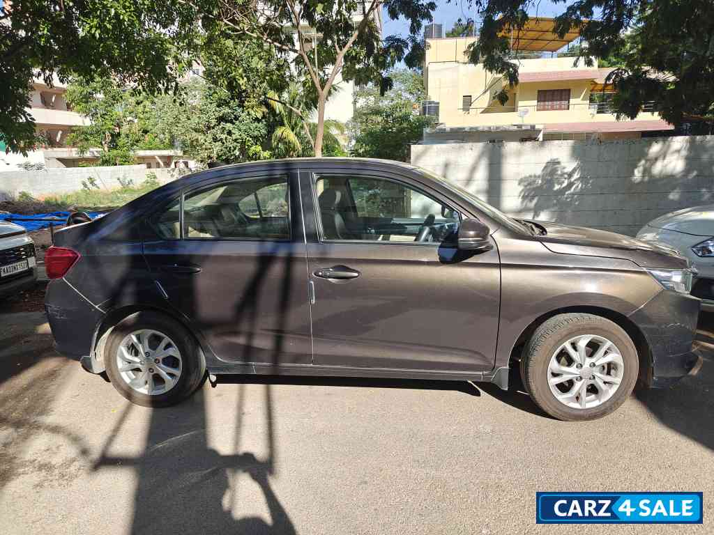 Golden Brown Honda Amaze V CVT Golden Brown Honda Amaze V CVT