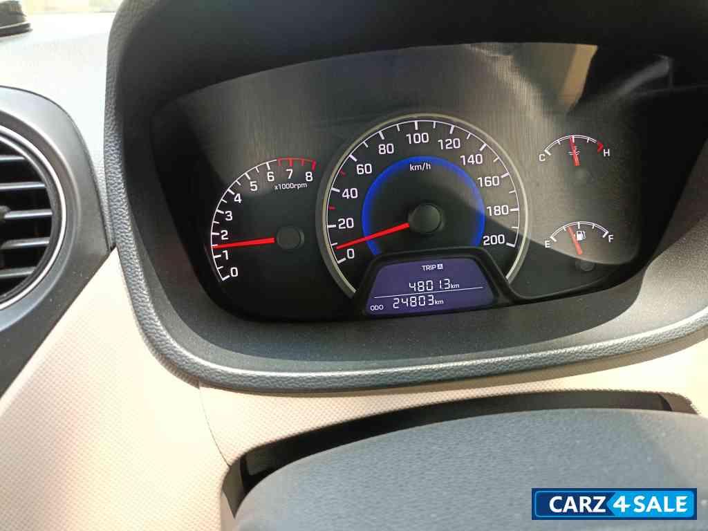 Red Hyundai i10 Grandi10