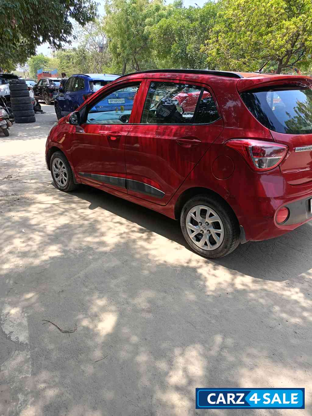 Red Hyundai i10 Grandi10