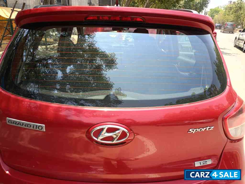 Red Hyundai i10 Grandi10