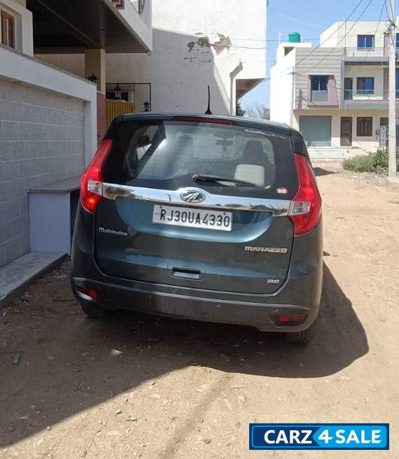 Mahindra Marazzo m8