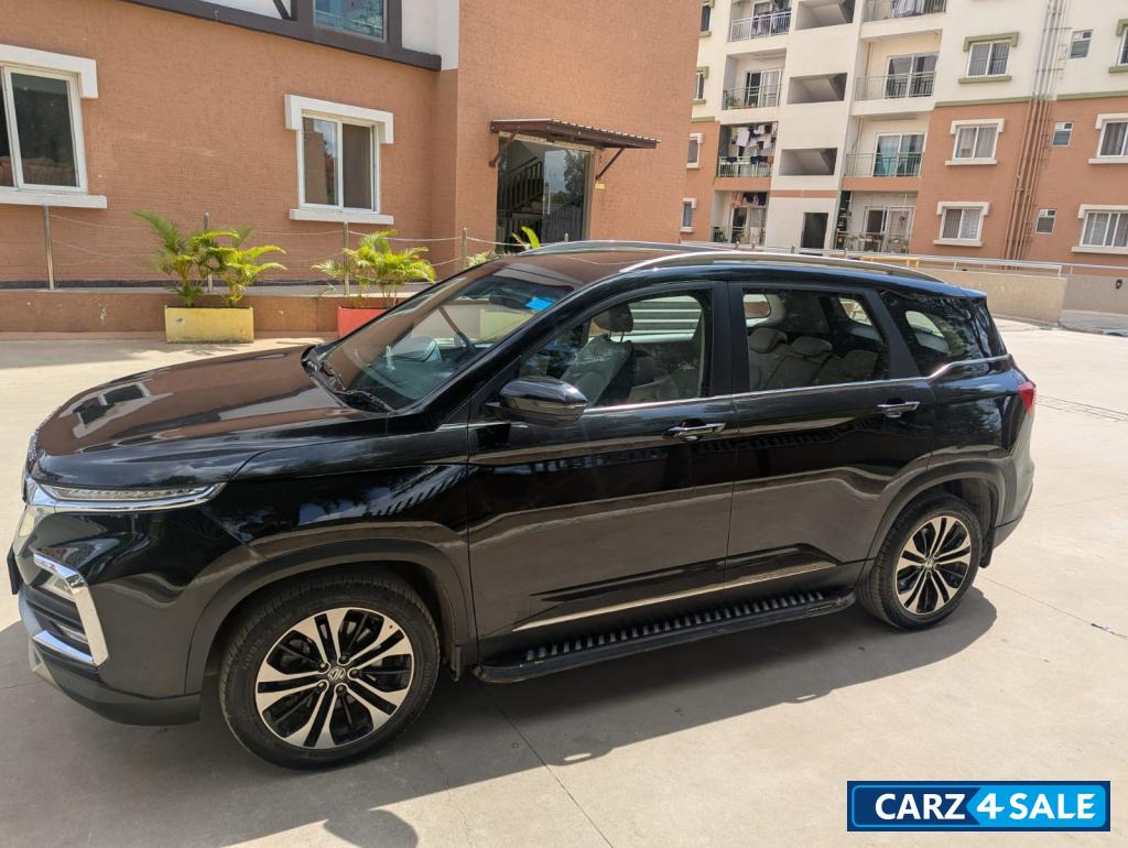 Black MG Hector Sharp