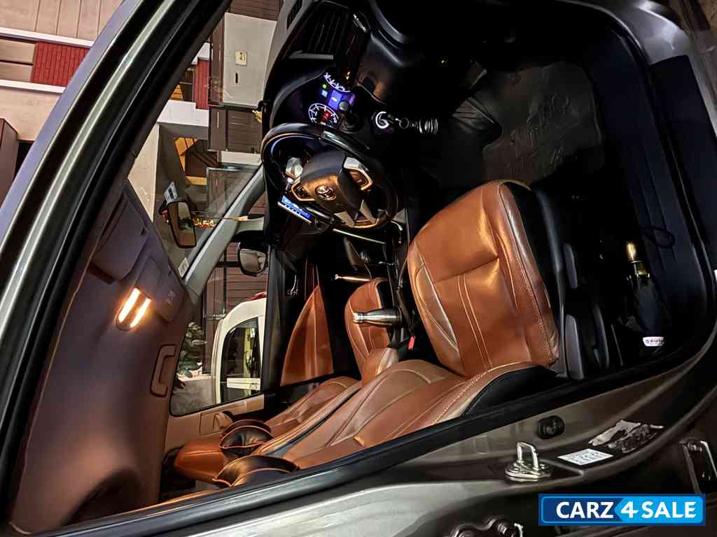 Avante Garde Toyota Innova Crysta 2.8 G AT