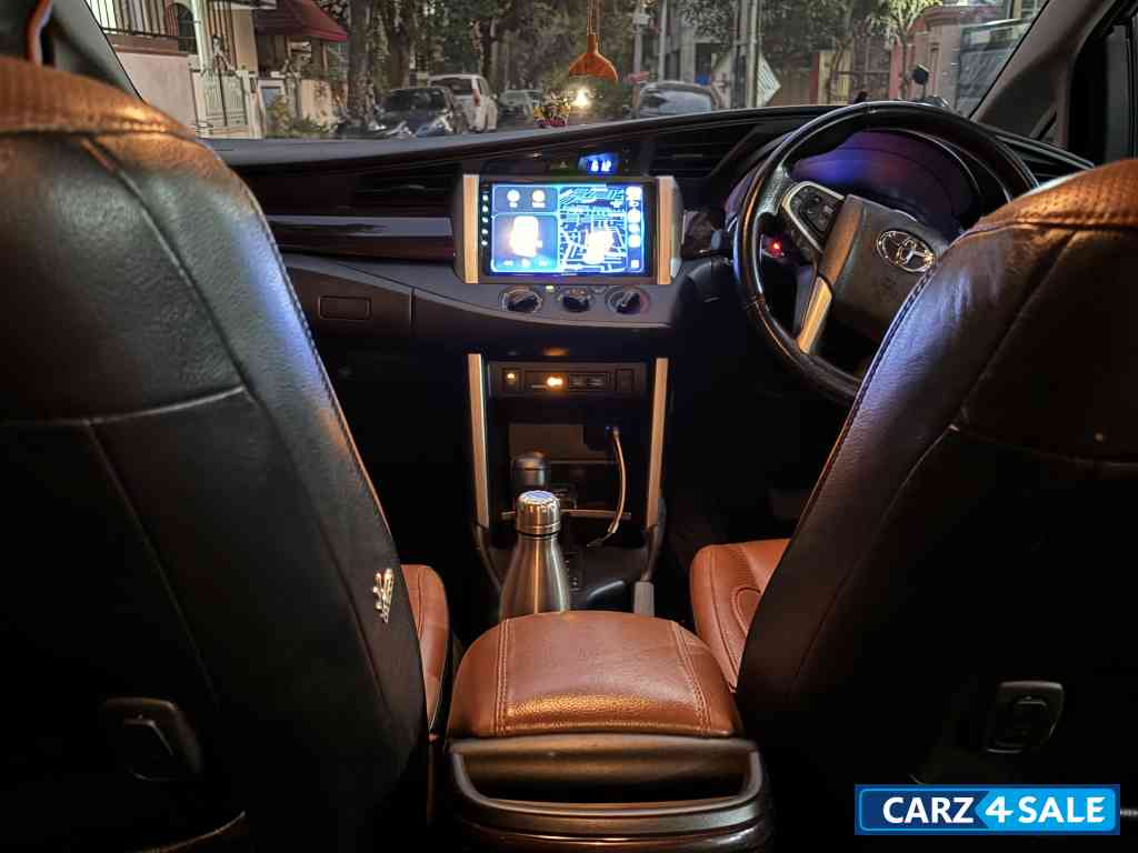 Avante Garde Toyota Innova Crysta 2.8 G AT