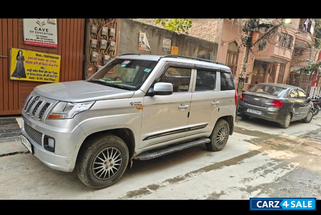 Mahindra XUV300 T6