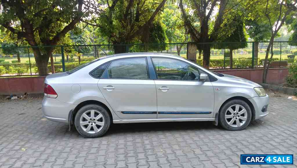 Reflex Silver Volkswagen Vento Highliner 1.6 ltr petrol, Sports mode, Automatic Transmission Reflex Silver Volkswagen Vento Highliner 1.6 ltr petrol, Sports mode, Automatic Transmission