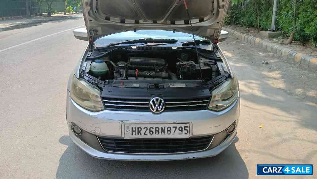 Reflex Silver Volkswagen Vento Highliner 1.6 ltr petrol, Sports mode, Automatic Transmission Reflex Silver Volkswagen Vento Highliner 1.6 ltr petrol, Sports mode, Automatic Transmission