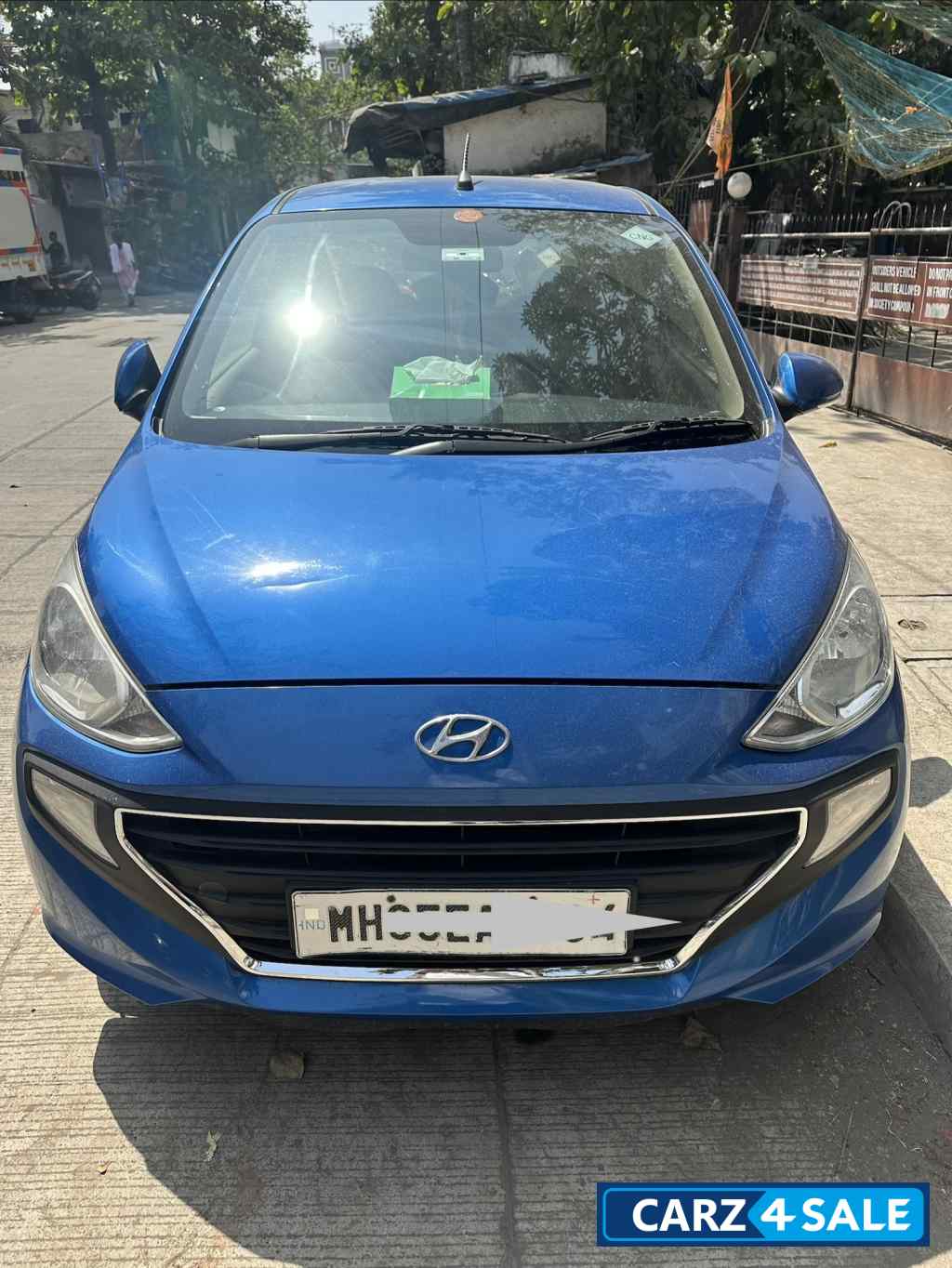 Blue Hyundai Santro Sportz CNG