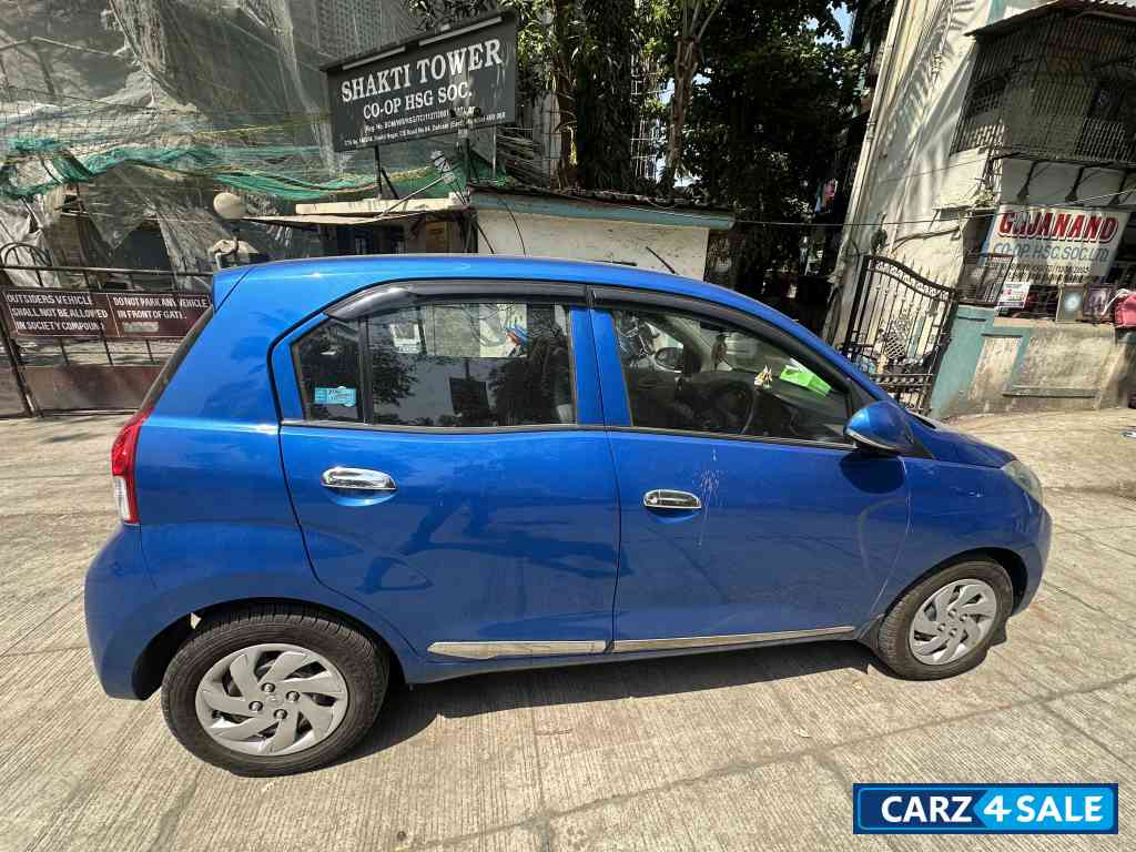 Blue Hyundai Santro Sportz CNG Blue Hyundai Santro Sportz CNG