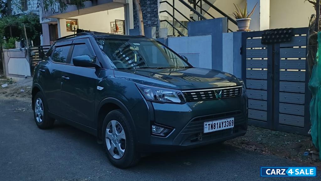 Mahindra XUV300 W6 MT