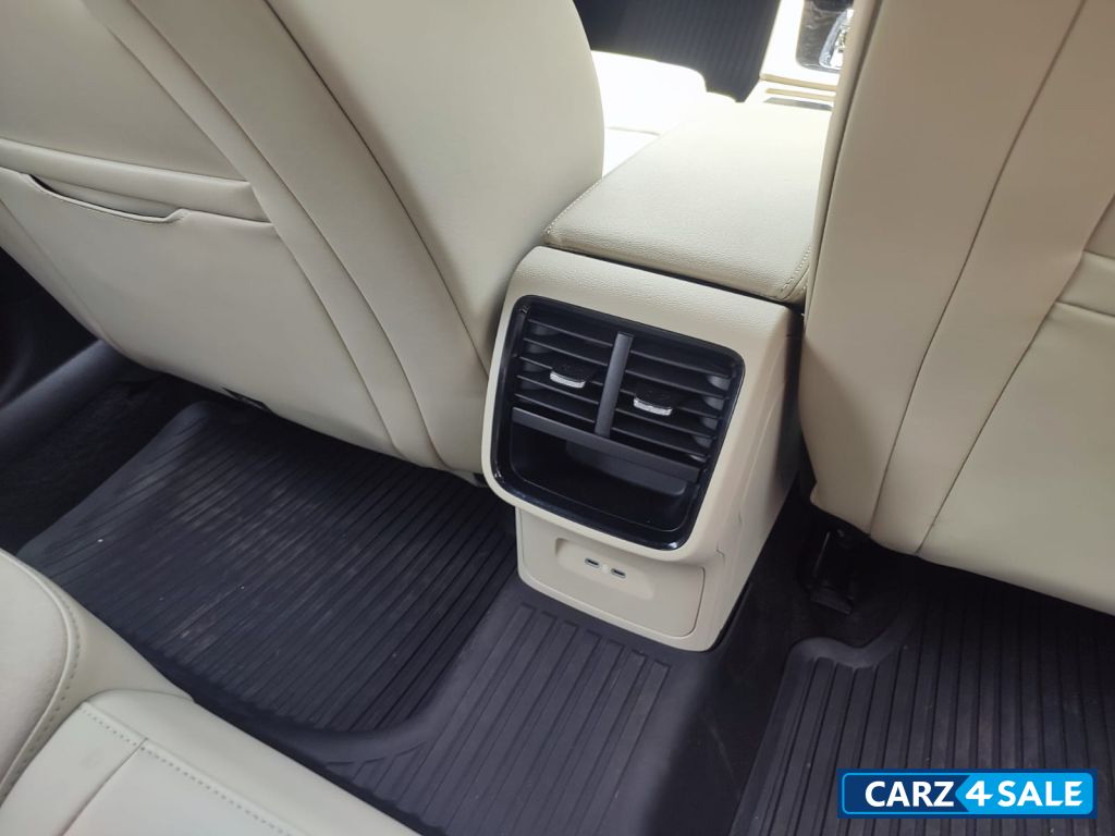 Black Skoda Octavia L&K 2.0 TSI AT Black Skoda Octavia L&K 2.0 TSI AT