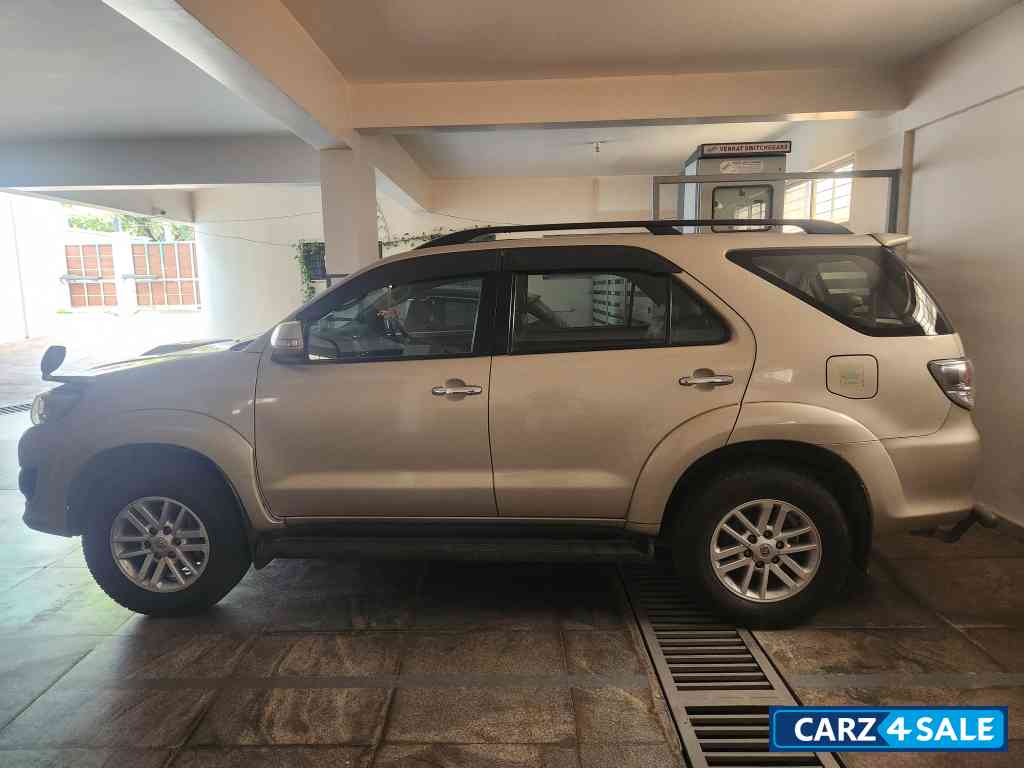 Silky Gold Mica Metallic Toyota Fortuner 4x4 MT Silky Gold Mica Metallic Toyota Fortuner 4x4 MT