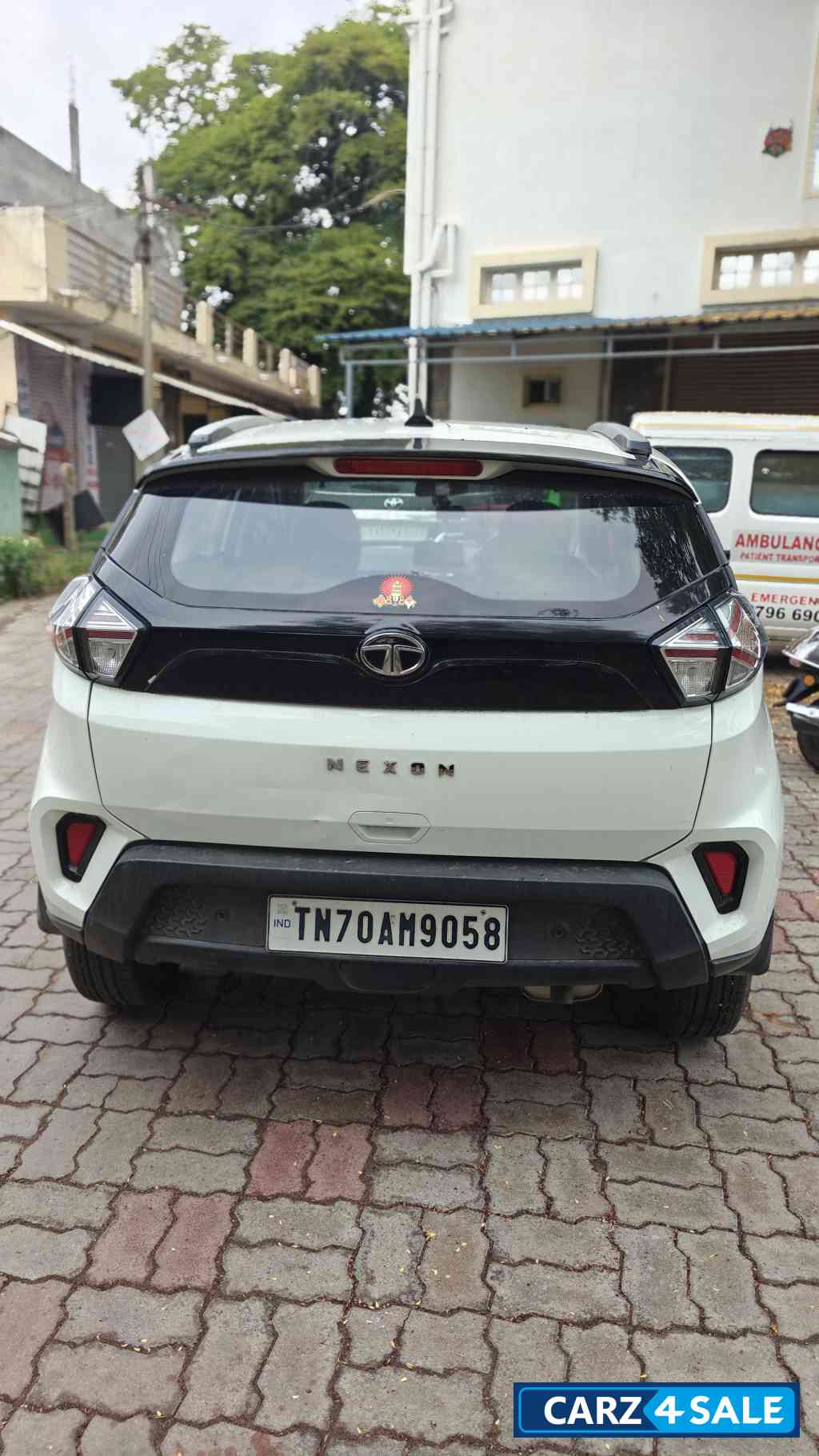 White Tata Nexon Xm+s White Tata Nexon Xm+s