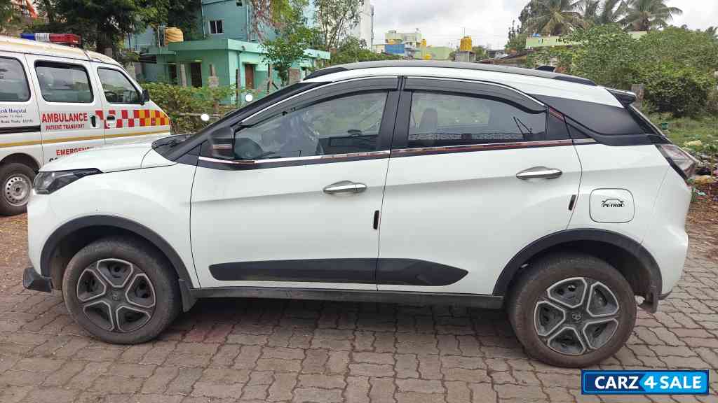 White Tata Nexon Xm+s White Tata Nexon Xm+s