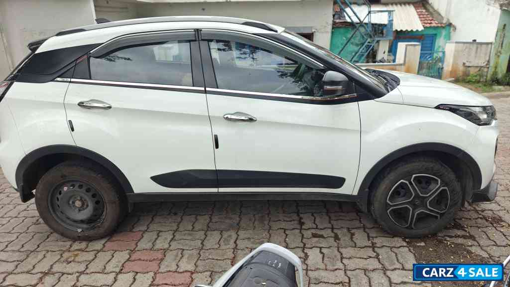 White Tata Nexon Xm+s White Tata Nexon Xm+s