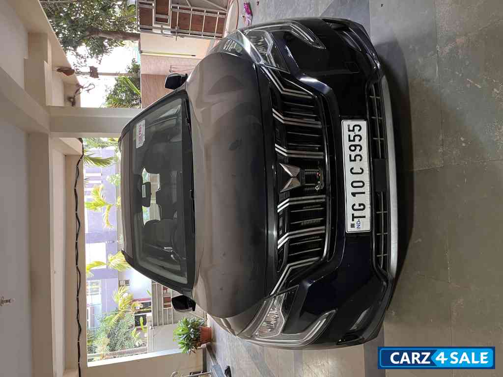 Mahindra XUV700 AX7 D MT 7STR